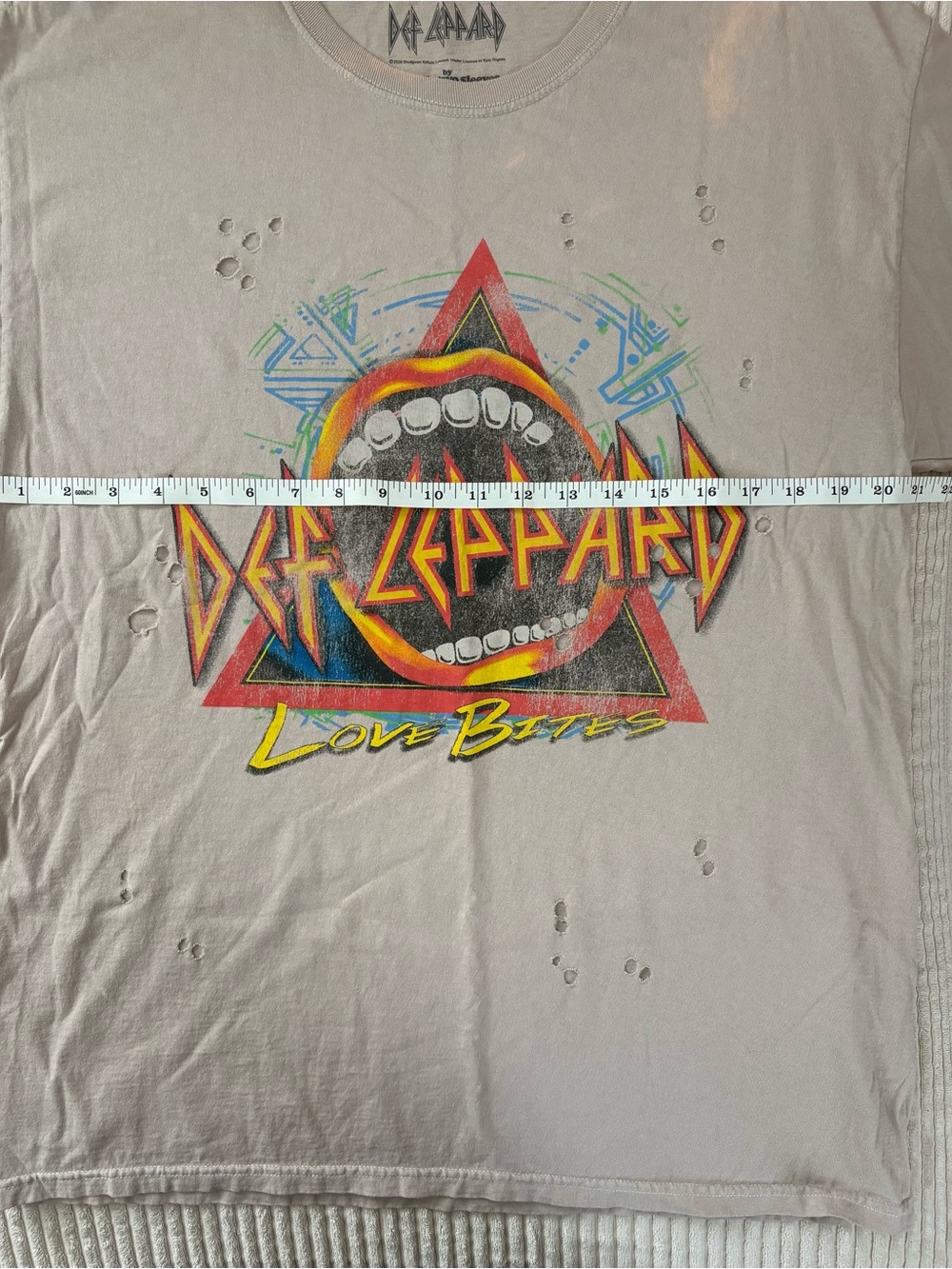 Def Leppard 'Love Bites' Graphic Band Tee - Light Taupe Size M/L - Picture 3 of 5